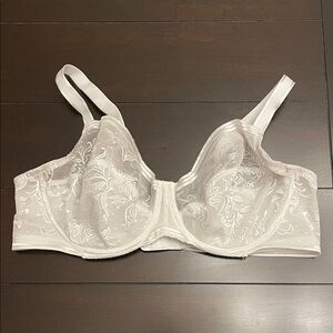 Wacoal White Embroidered Bra - 40D